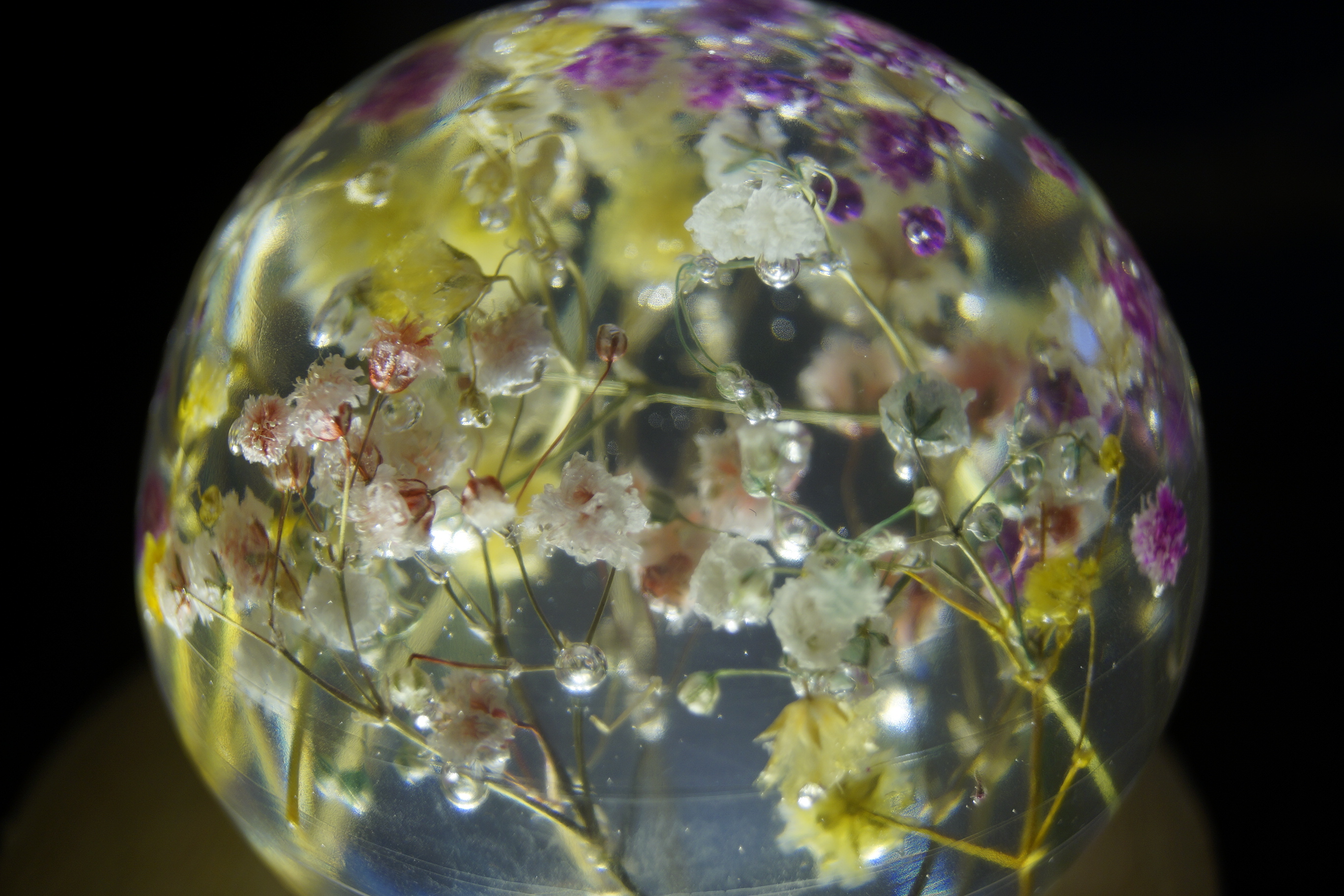 Gypsophila Resin Kugel  mit LED-Sockel