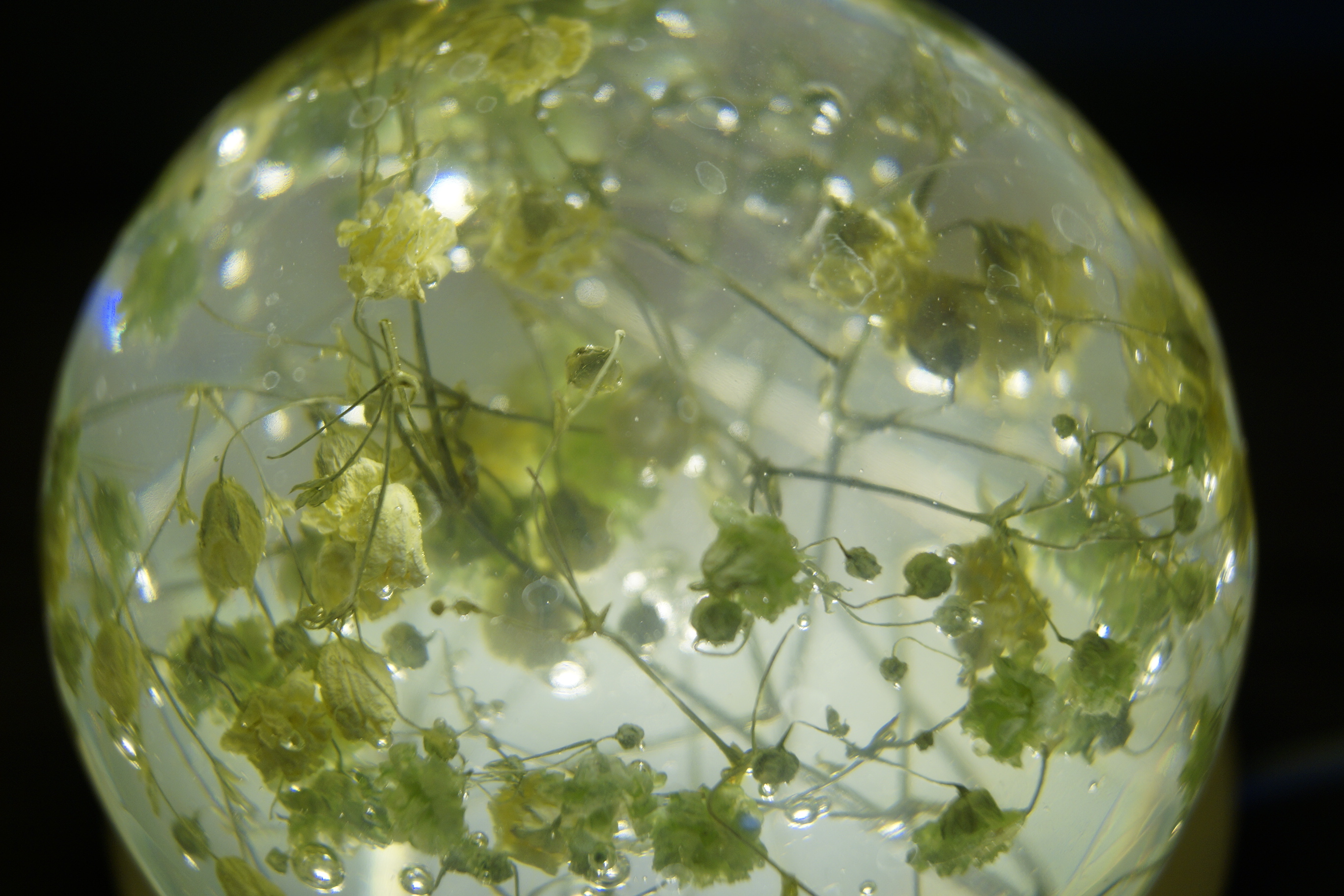 Gypsophila Resin Kugel  mit LED-Sockel