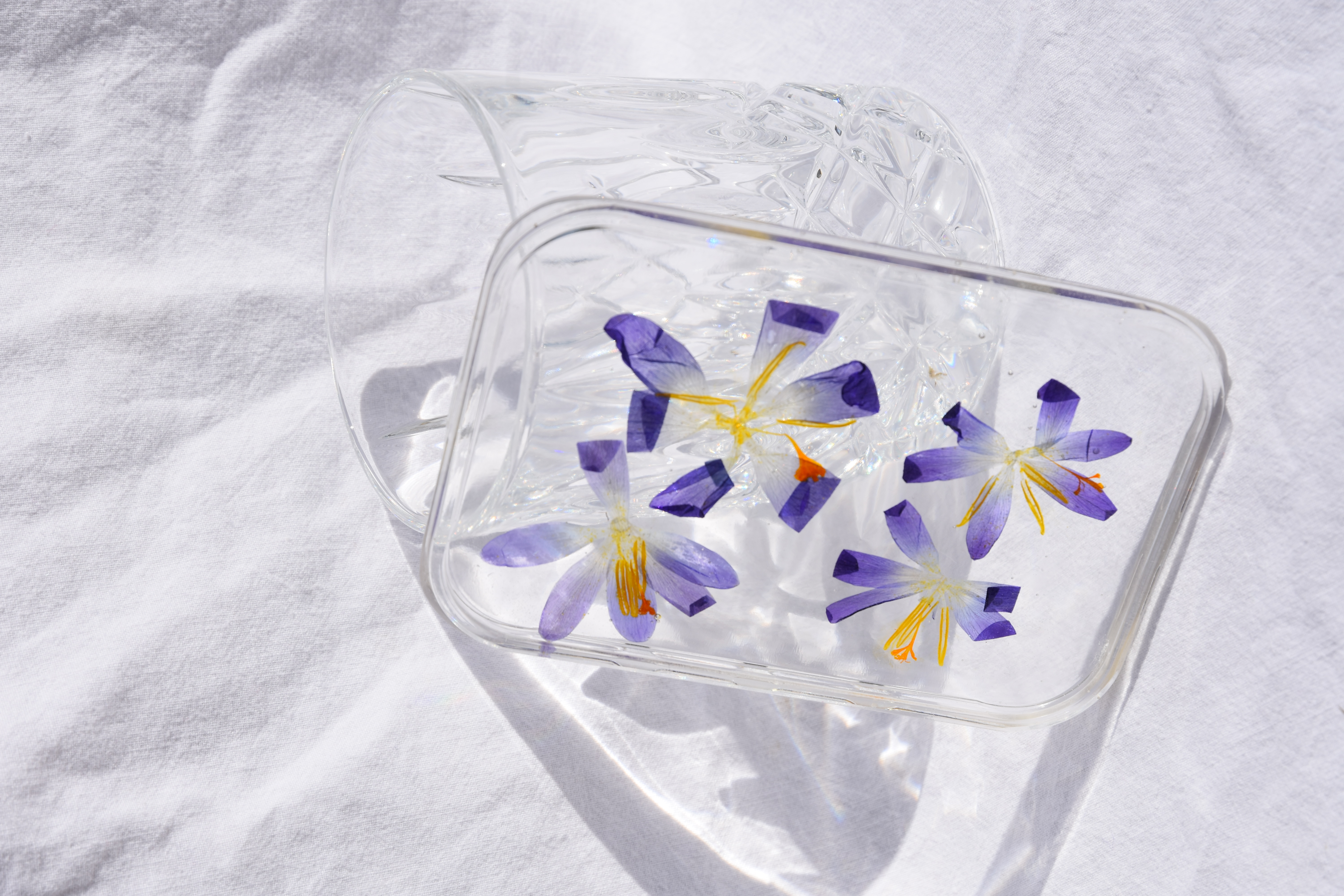 Resin Untersetzer mit lila Blüten (eckige Form)