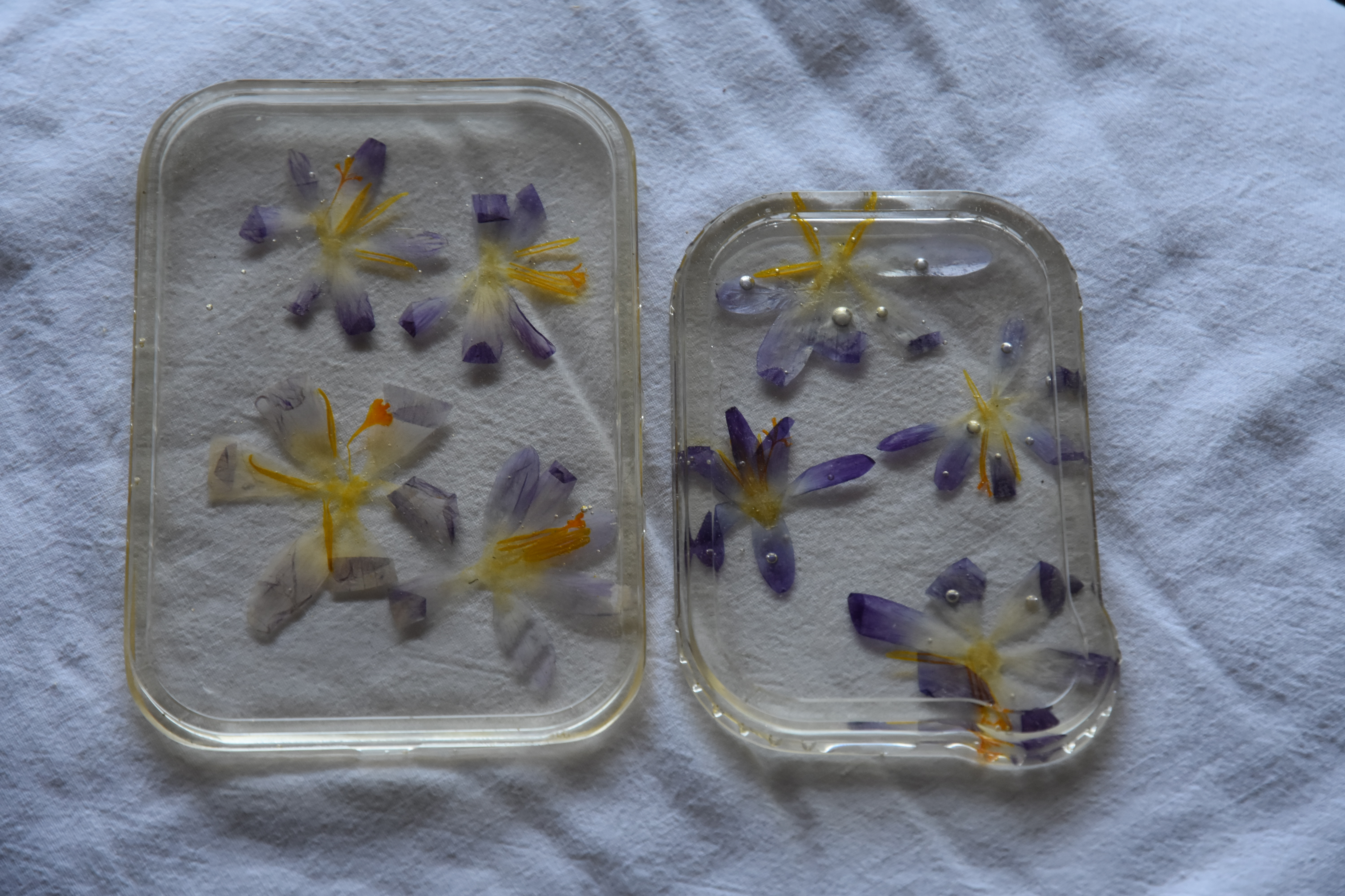 Resin Untersetzer mit lila Blüten (eckige Form)